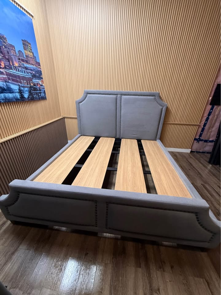 Thomasville Upholstered King Bedframe - Image 2