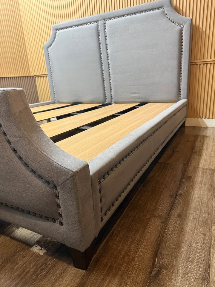 Thomasville Upholstered King Bedframe - Image 3