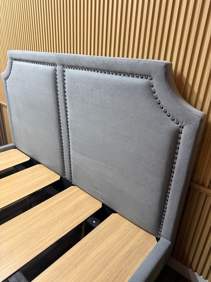 Thomasville Upholstered King Bedframe - Image 4