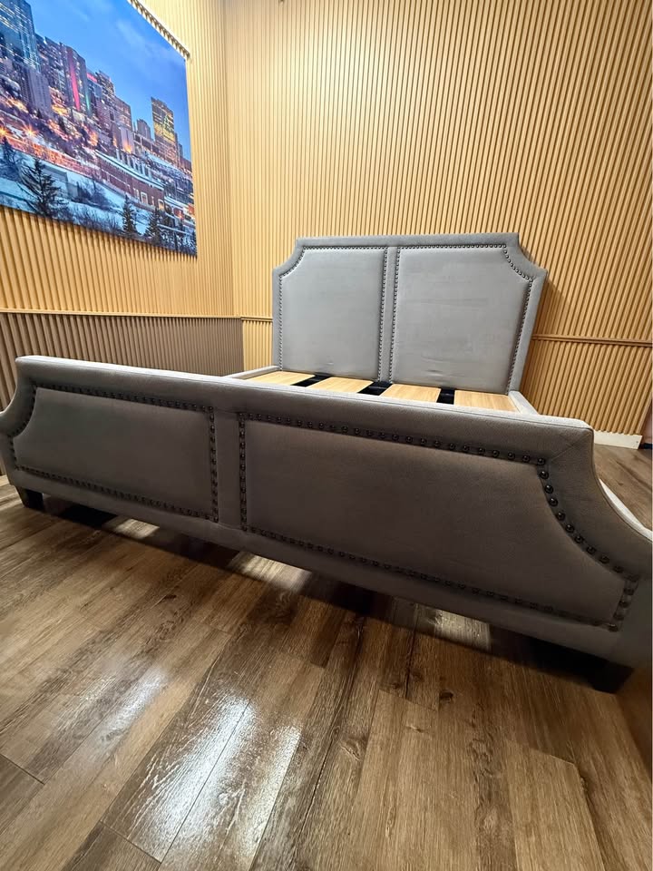 Thomasville Upholstered King Bedframe - Image 5