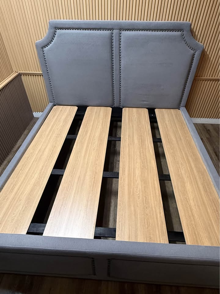 Thomasville Upholstered King Bedframe - Image 7
