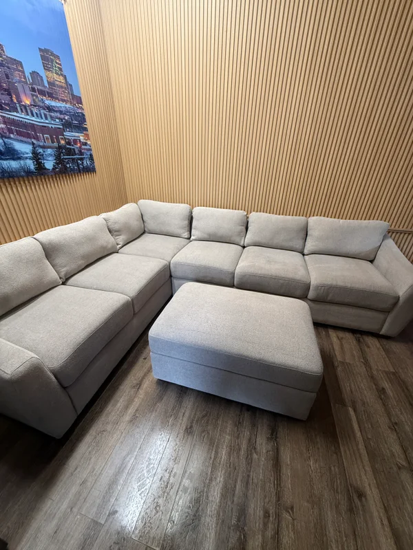 Northridge Sectional Sofa w/ Storage Ottoman