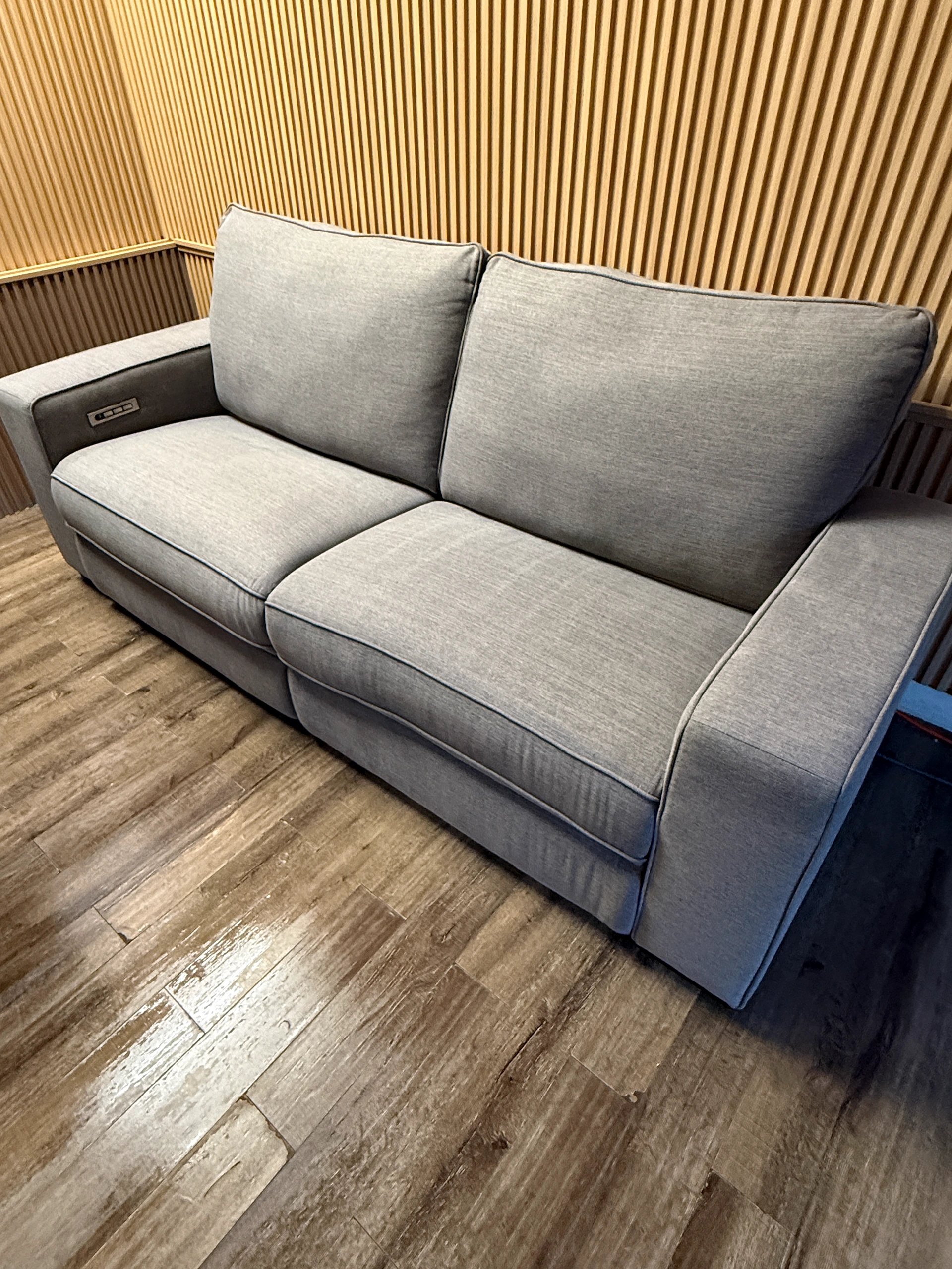 MotoMotion Fabric Triple Power Reclining Sofa - Image 4
